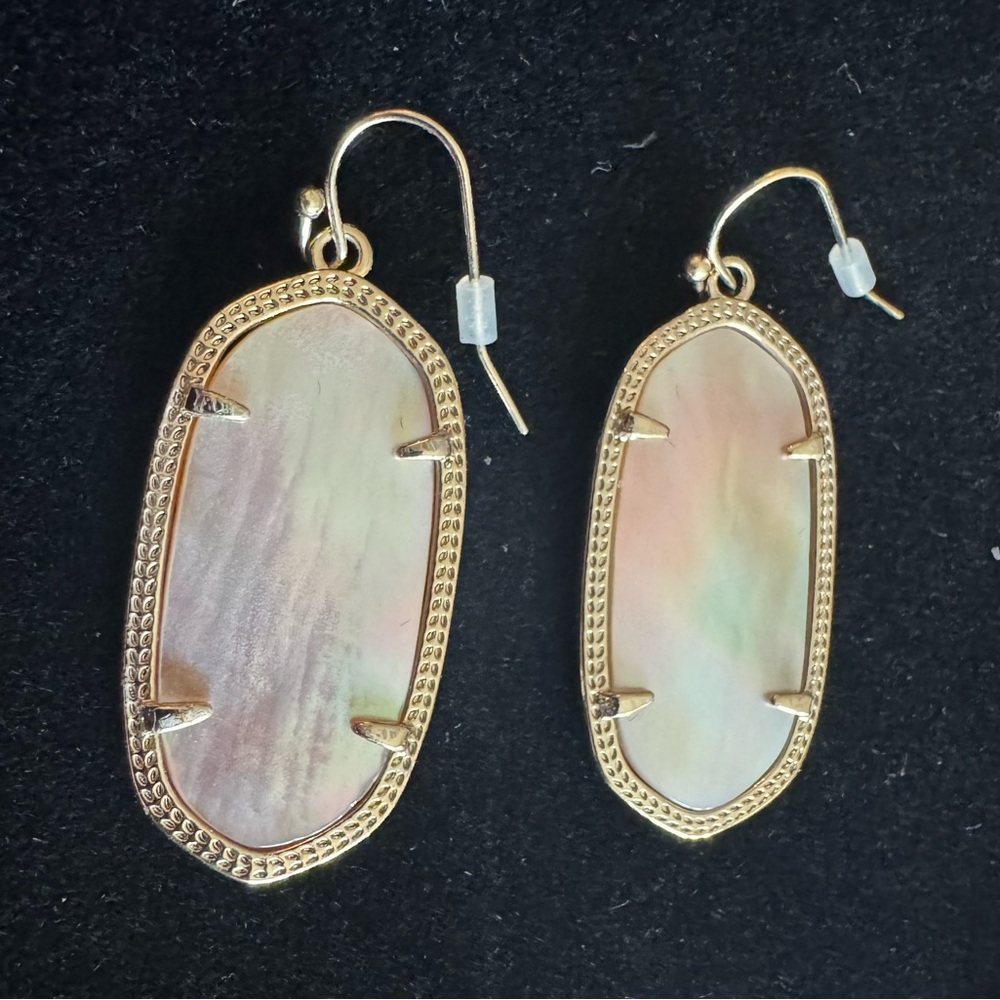 Elegant Gold and Beige Mother Pearl Iridescent Bib Necklace and Earring Set - Picture 2 of 8